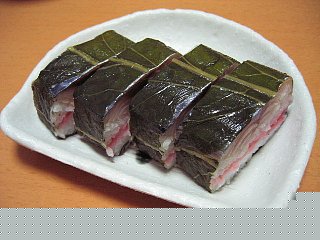 漬物も挟まっています。